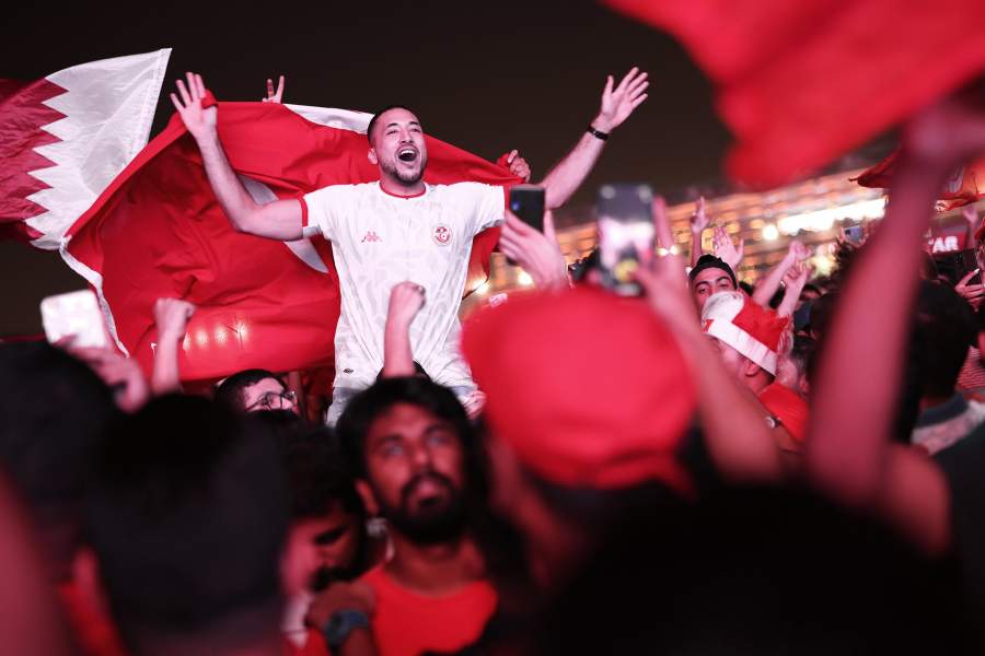 Матчи пройдут на восьми стадионах в пяти городах Катара, все они оборудованы системами кондиционирования, так как даже в ноябре температура воздуха доходит до 30 градусов