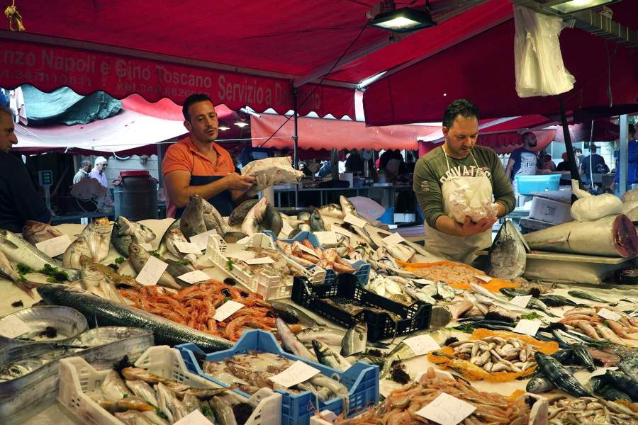 Откуда берется рыба в прибрежных ресторанах