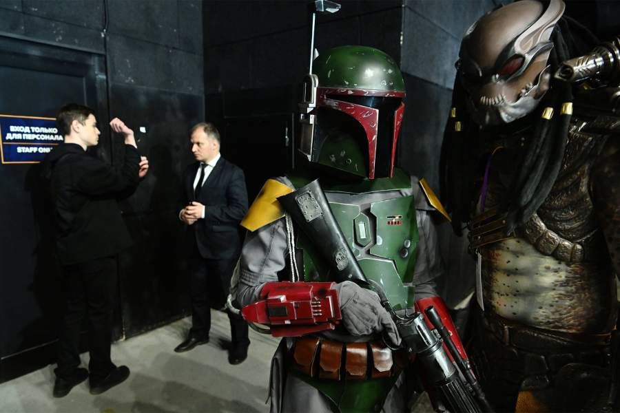 Только на Bubble Comics Con Хищник и Боба Фетт из «Звездных войн» нашли общий язык и даже согласились сфотографироваться