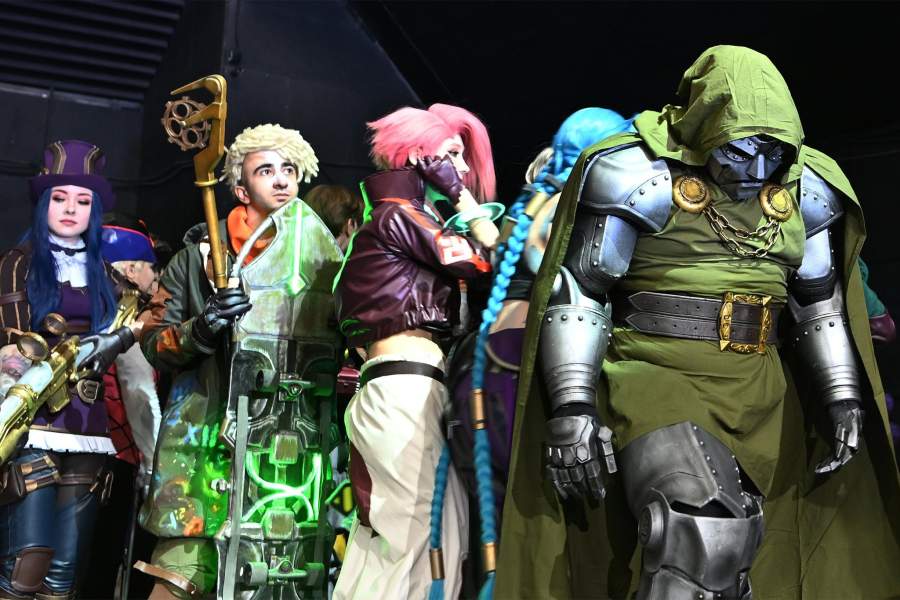 Огромная очередь образовалась из желающих увидеть актера Сергея Горошко, известного по фильмам «Майор Гром: Чумной Доктор», «Этерна: Часть первая», «Заключение», и «Эбигейл»