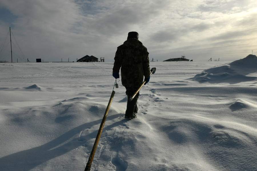 Как живет смотритель метеостанции в чукотском поселке Уэлен