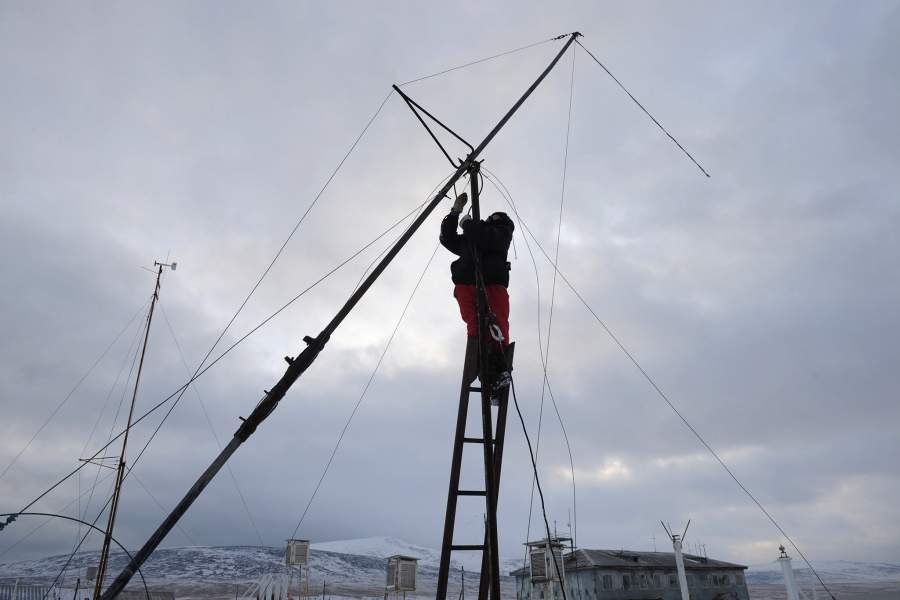 Как живет смотритель метеостанции в чукотском поселке Уэлен