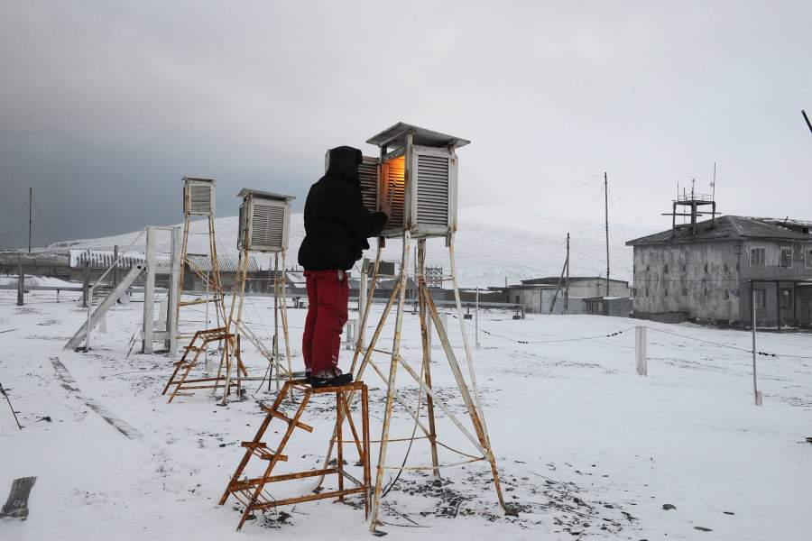 Как живет смотритель метеостанции в чукотском поселке Уэлен