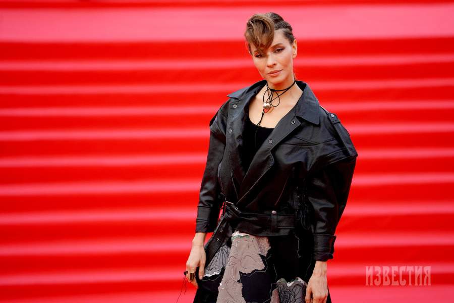 Актриса Елена Подкаминская на церемонии открытия 45-го Московского международного кинофестиваля в Москве