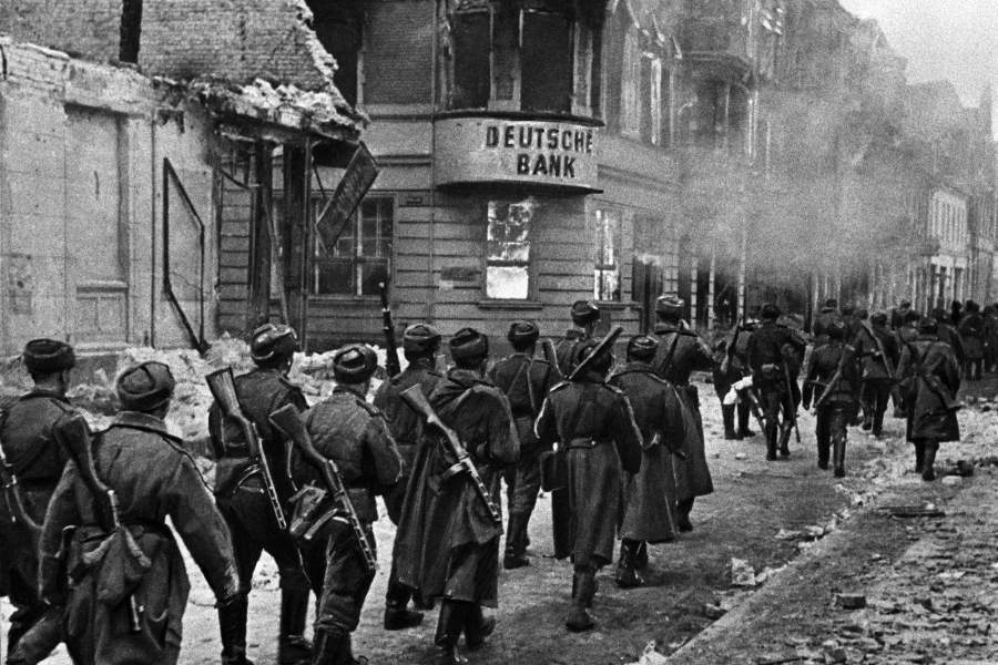 Архивные фото Известий к 9 мая