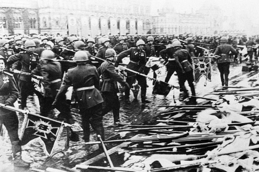 Архивные фото Известий к 9 мая