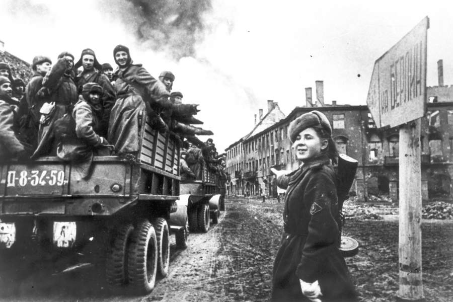 Архивные фото Известий к 9 мая