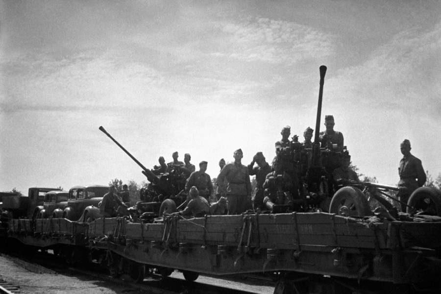 Архивные фото Известий к 9 мая