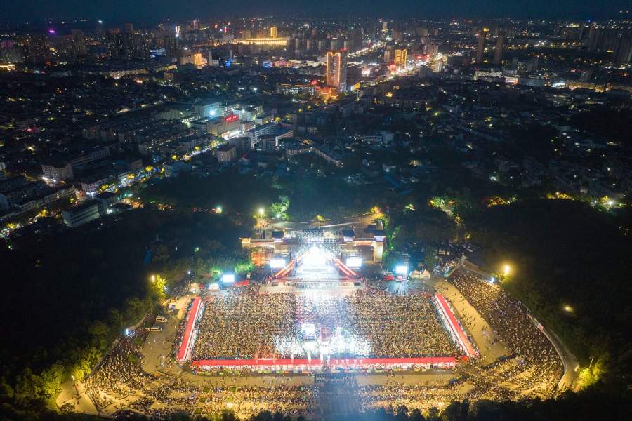 Как проходит фестиваль раков в Китае