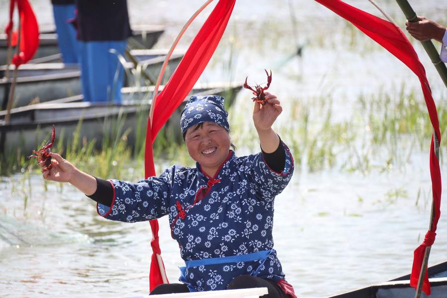 Как проходит фестиваль раков в Китае