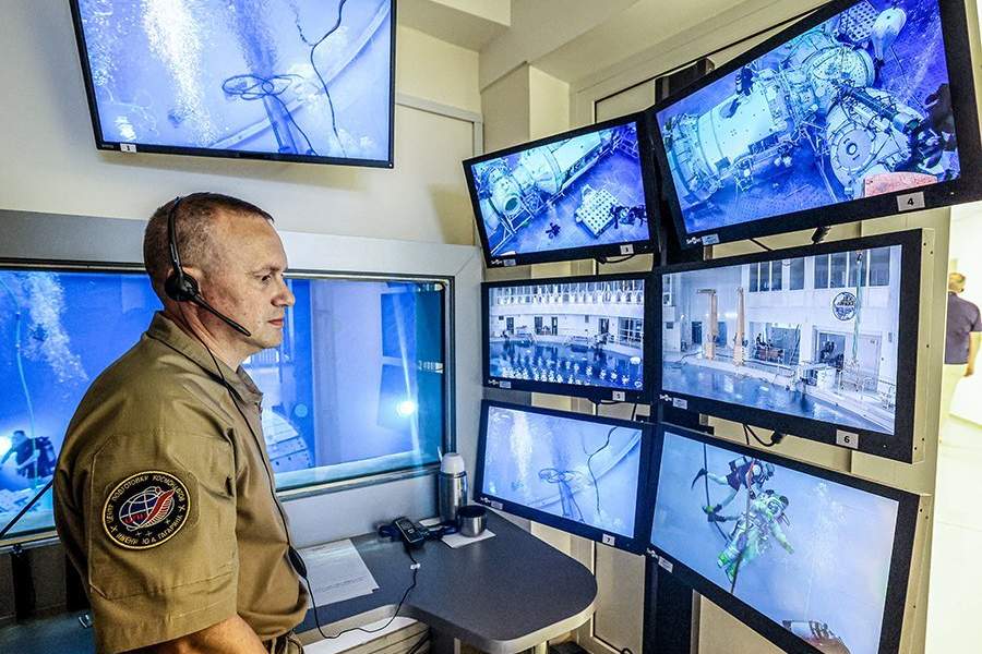 Как тренируют космонавтов в гидролаборатории в Звездном городке