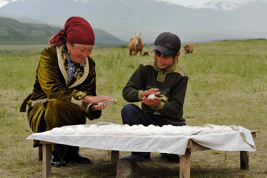 Как живет лагерь кочевников в Сусамырской долине в Киргизии