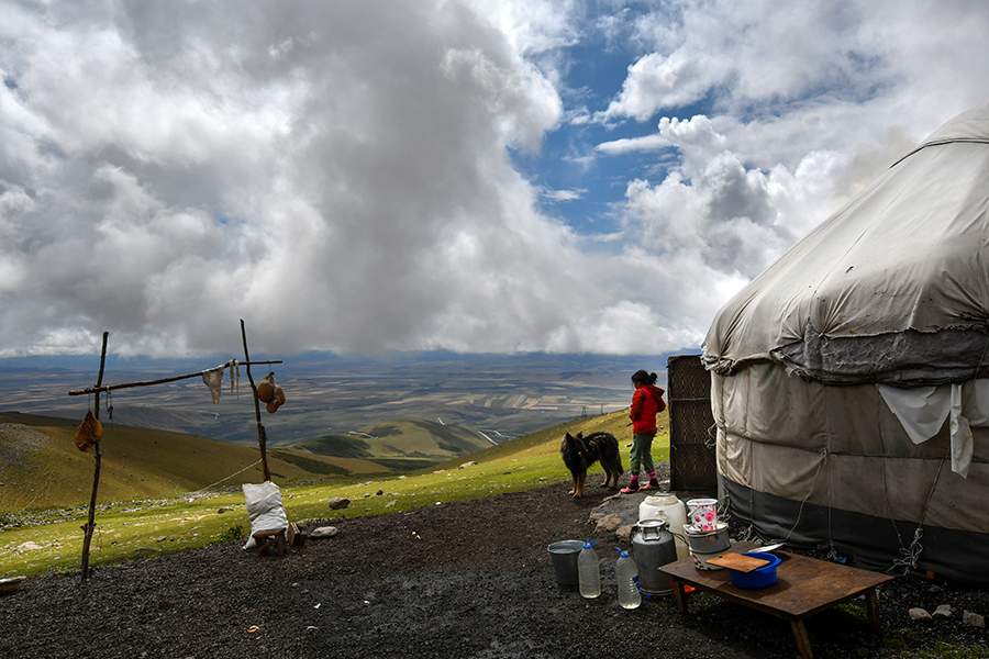 Как живет лагерь кочевников в Сусамырской долине в Киргизии