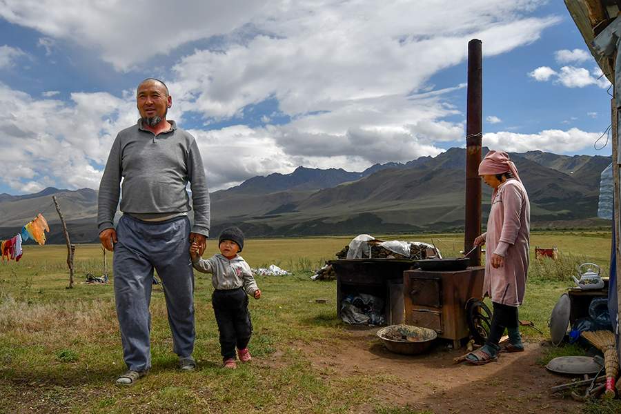 Как живет лагерь кочевников в Сусамырской долине в Киргизии