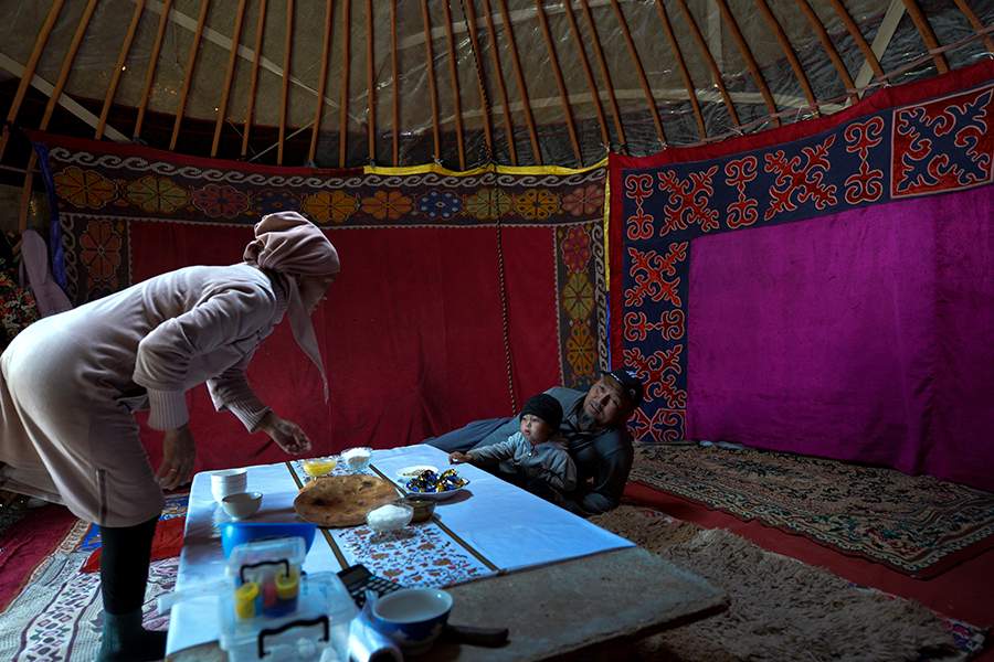 Как живет лагерь кочевников в Сусамырской долине в Киргизии