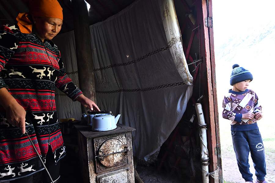 Как живет лагерь кочевников в Сусамырской долине в Киргизии