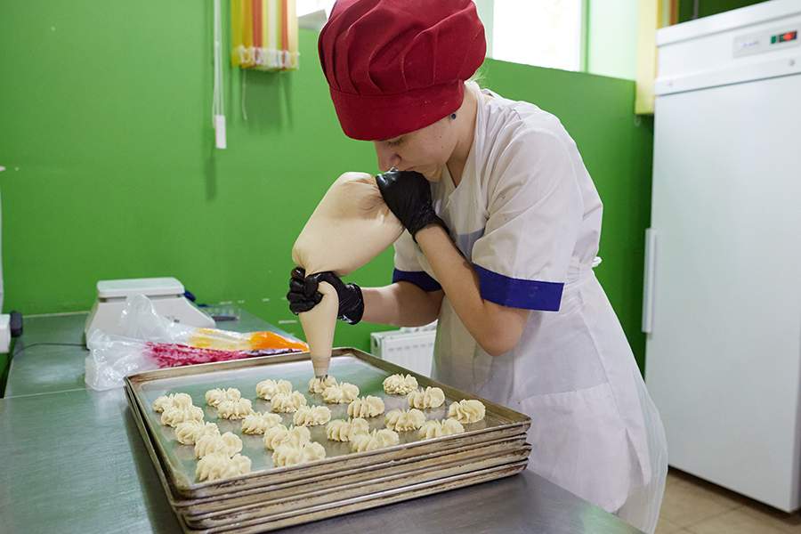 Как в Ставрополе делают снеки и муку из сверчков