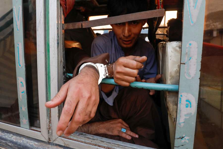 Пакистан депортирует нелегальных мигрантов из Афганистана