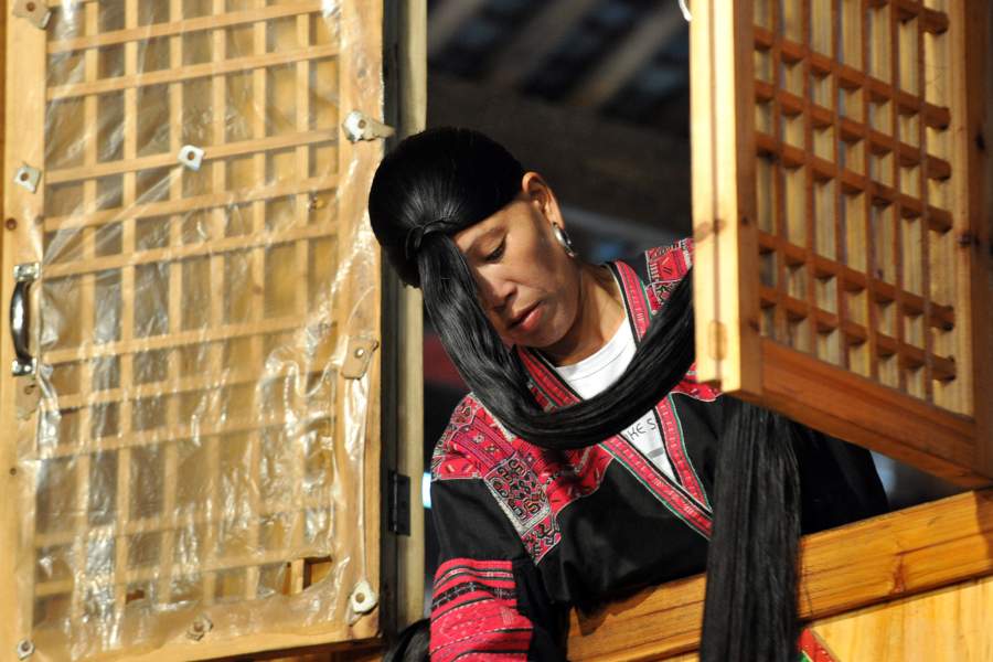 Длинноволосые женщины народа яо