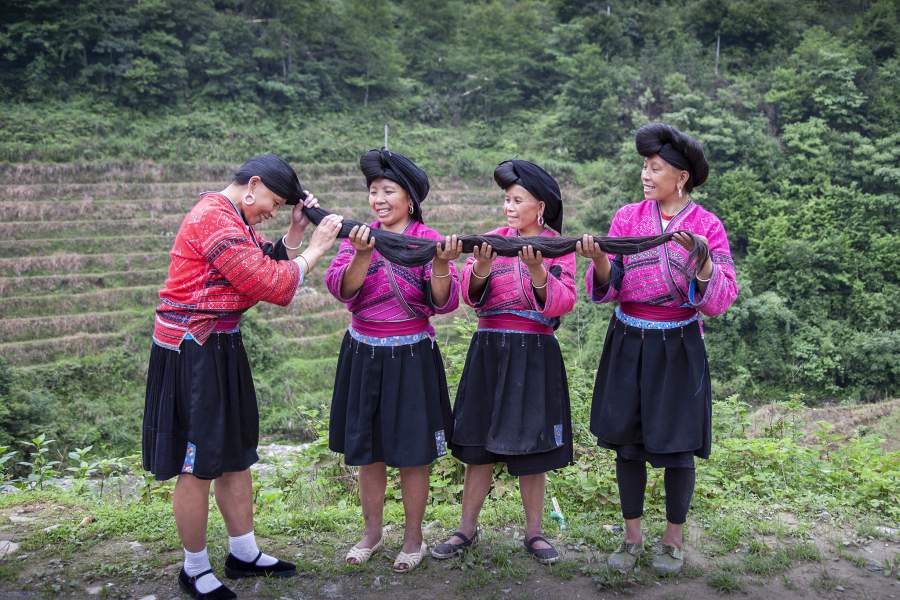 Длинноволосые женщины народа яо