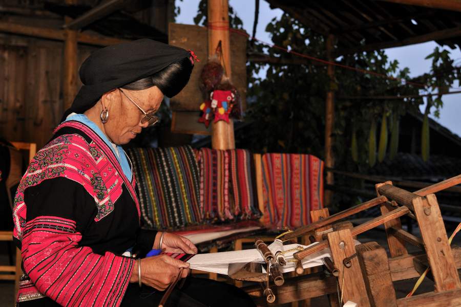 Длинноволосые женщины народа яо