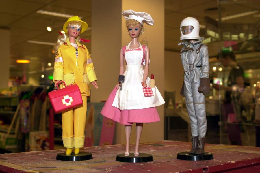 Эволюция Барби