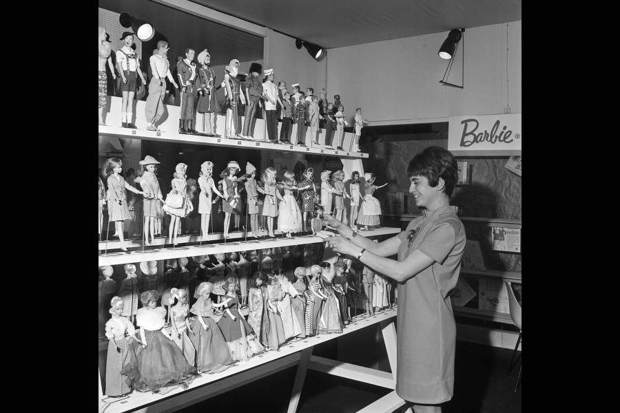 Эволюция Барби