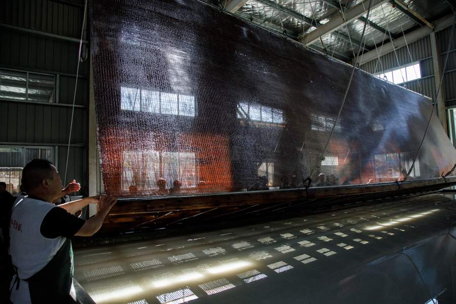 Производство рисовой бумаги «Сюань»