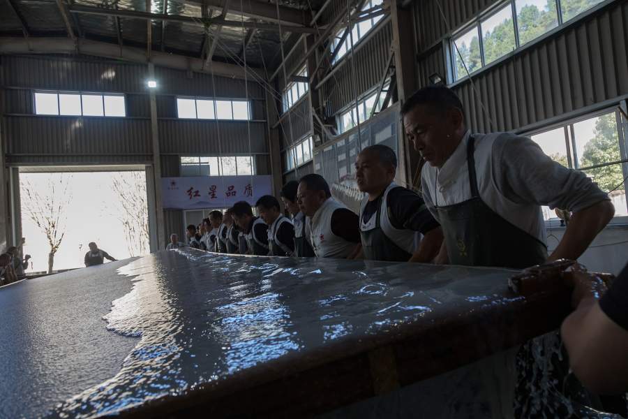 Производство рисовой бумаги «Сюань»