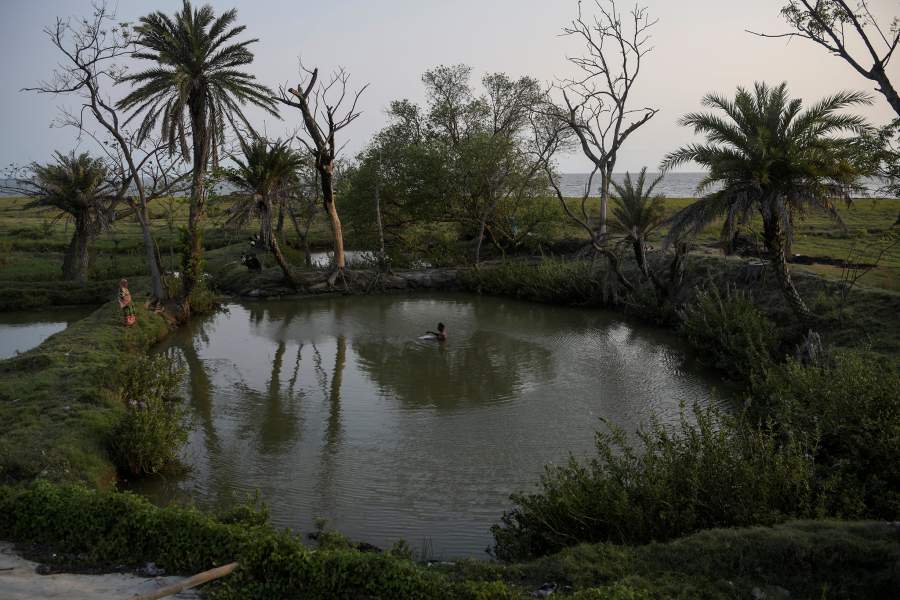 Тонущий остров в Индии