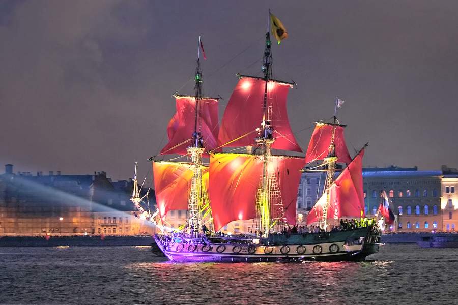 Как менялись Алые Паруса