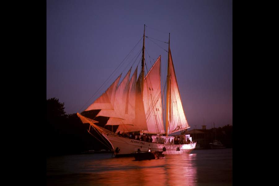 Как менялись Алые Паруса