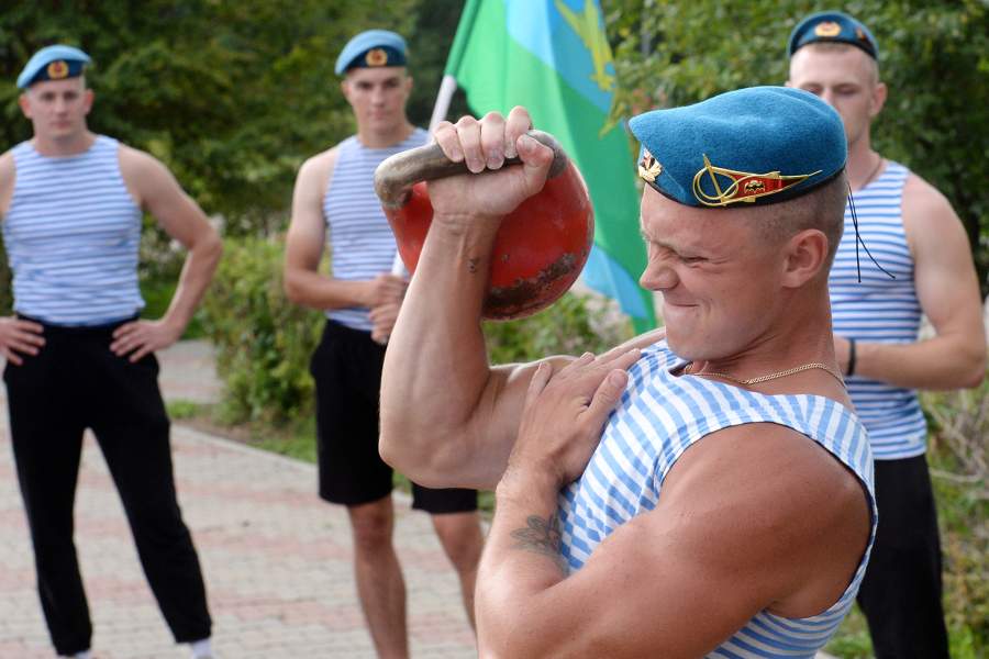 Как в России отпраздновали день ВДВ