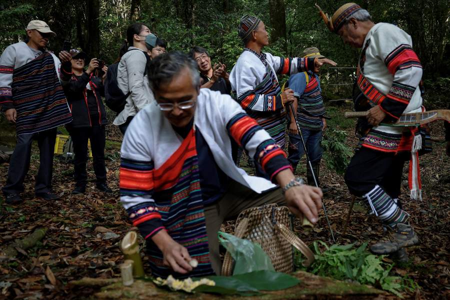 Как охотники объединились с зоозащитниками, чтобы спасти медведей