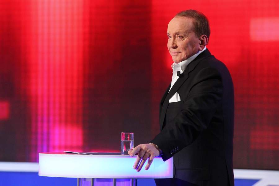 Бессменный ведущий КВН Александр Масляков на концерте, посвященном открытию штаб-квартиры «Планеты КВН». 2013 год