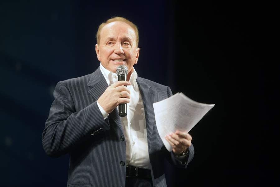 Президент Международного союза КВН Александр Масляков на гала-концерте «КиВиН-2011» в Сочи. 2011 год