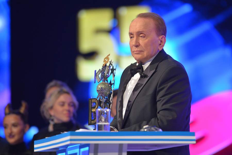 Президент Международного союза КВН Александр Масляков на юбилейной игре Клуба веселых и находчивых (КВН) в Государственном Кремлевском Дворце. 2016 год