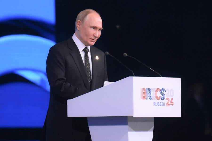 Президент РФ Владимир Путин выступает на торжественном приеме по случаю проведения XVI саммита БРИКС