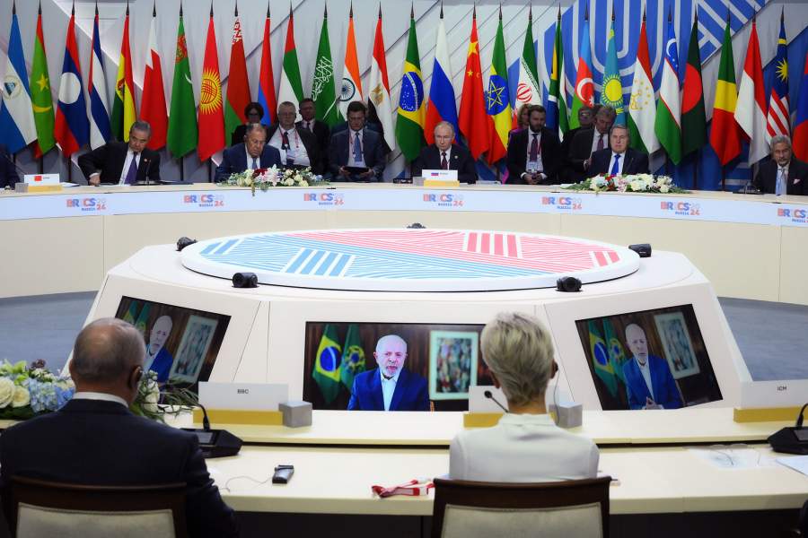 Президент РФ Владимир Путин на заседании глав делегаций стран БРИКС в расширенном составе в рамках XVI саммита БРИКС в Казани