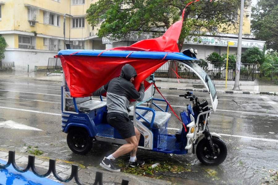 Ураган «Рафаэль» обрушился на Кубу