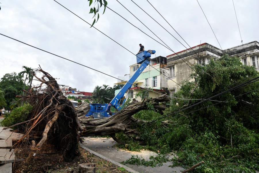 Ураган «Рафаэль» обрушился на Кубу