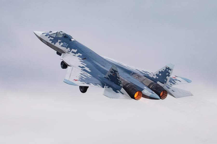 Показательное выступление многофункционального истребителя пятого поколения Су-57Э на Международном аэрокосмическом салоне Airshow China 2024 в городе Чжухай китайской южной провинции Гуандун