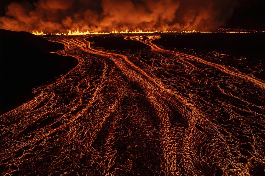 22 ноября 2024 года. На полуострове Рейкьянес в Исландии началось извержение вулкана