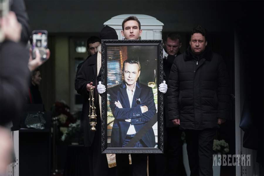 19 ноября 2024 года. Россия. Москва. На церемонии прощания с солистом группы «На-На» Владимиром Левкиным на Троекуровском кладбище