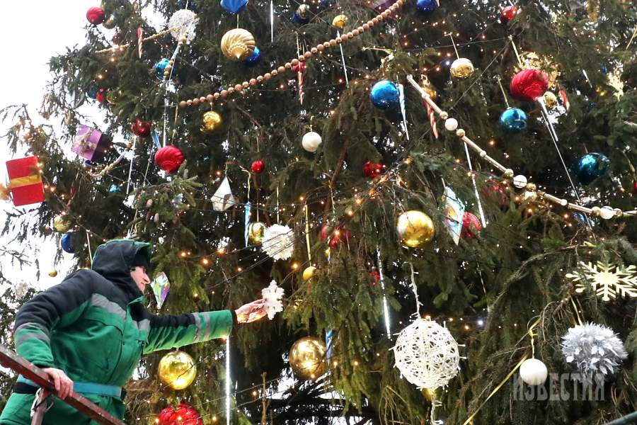 23 декабря 2024 года. Россия. Москва. Презентация Главной новогодней елки страны на Соборной площади Московского Кремля