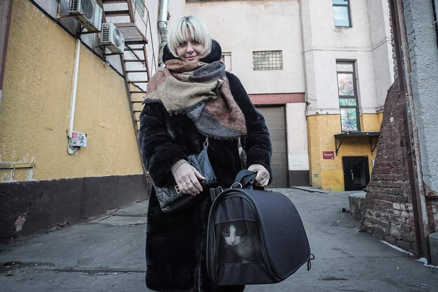 Как правило, и котокафе, и приют не забывают про своих питомцев и поддерживают связь с новой семьей котика минимум полтора месяца по договору, а неформально — бессрочно
