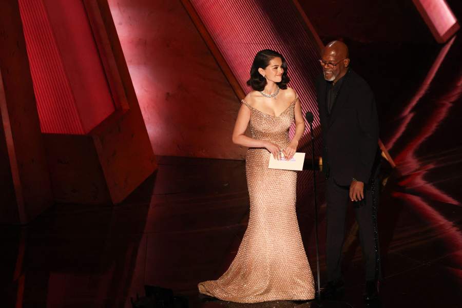 Ведущие Сэмюэл Л. Джексон и Селена Гомес 