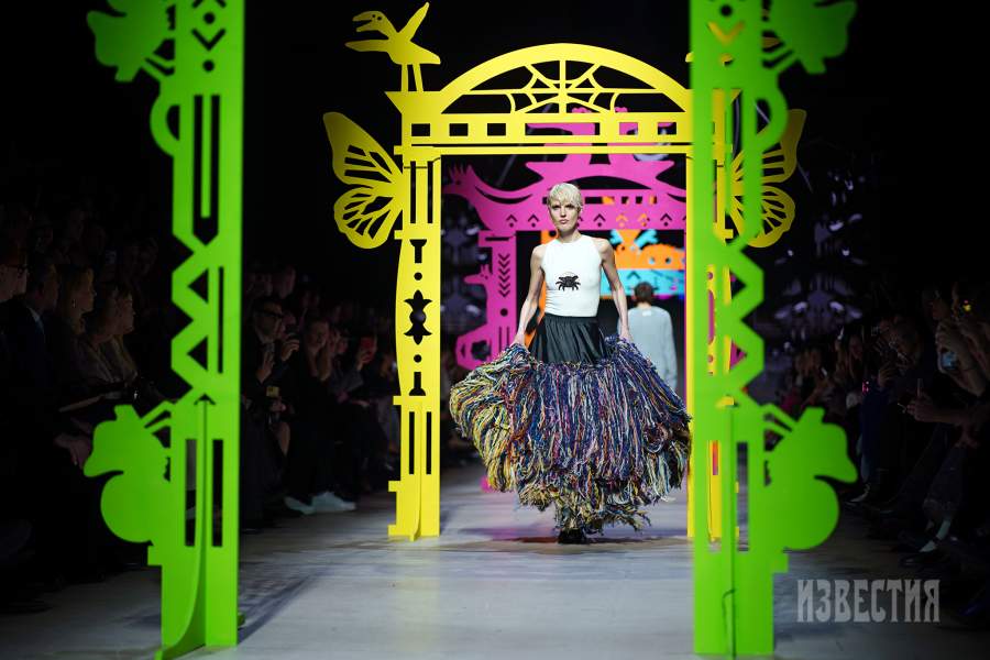 Показ одежды бренда Vereja на четвертой Московской неделе моды в ЦВЗ «Манеж»