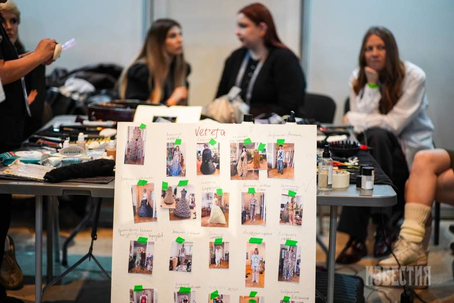 Святая святых любого показа с раскладкой фотографий нарядов