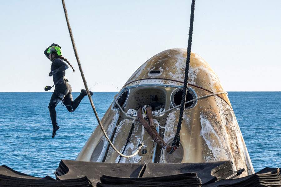 Crew Dragon с космонавтом Александром Горбуновым вернулся на Землю